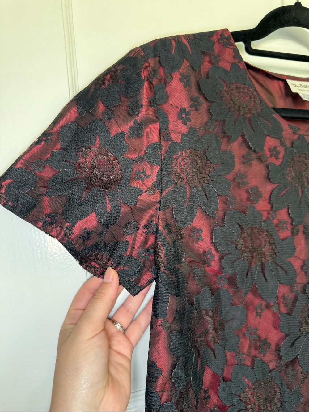 Vintage The Silk Farm Burgundy Floral Lace Overlay Scoop Neck Blouse 100% Silk 8 - Picture 4 of 10